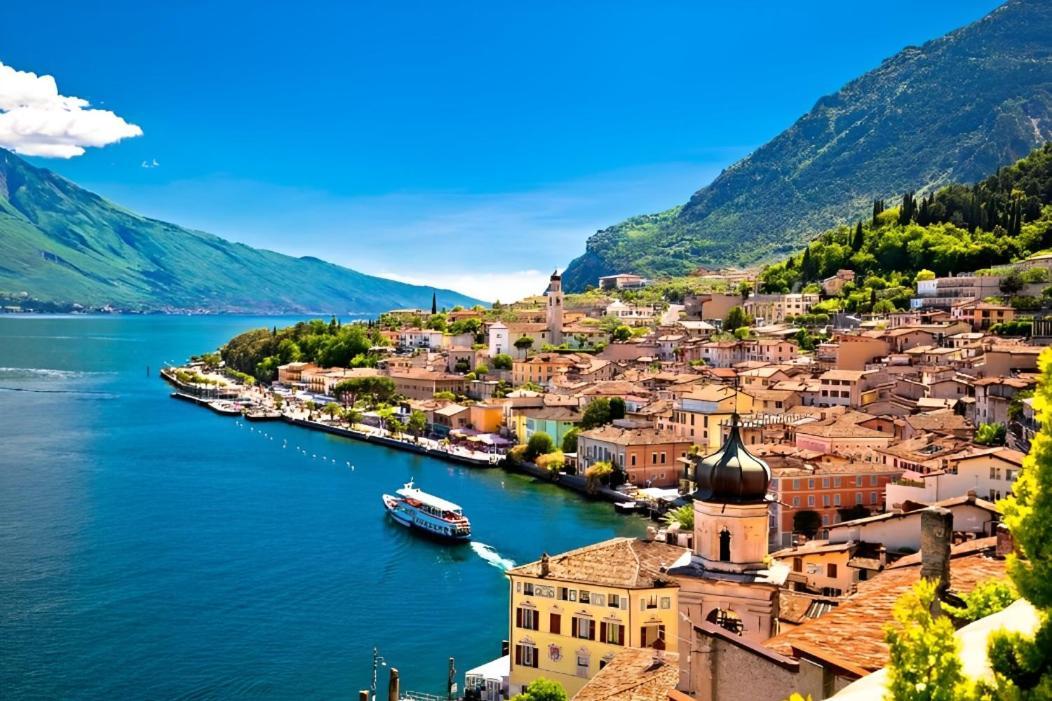 Ampia Dimora A Salo Con Parcheggio E Giardino Appartement Buitenkant foto