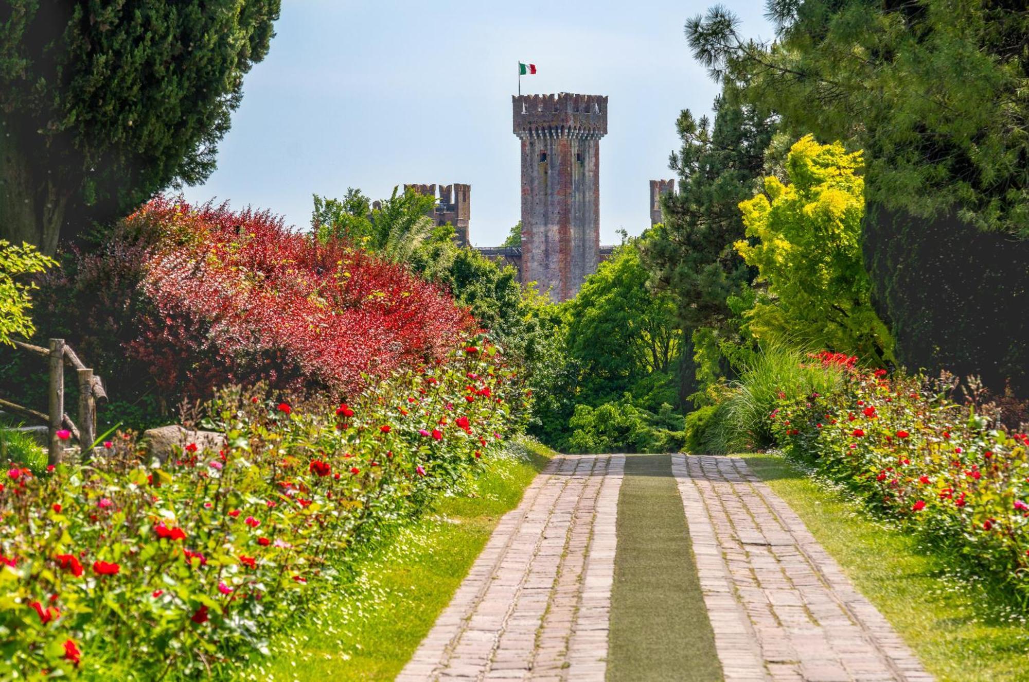 Ampia Dimora A Salo Con Parcheggio E Giardino Appartement Buitenkant foto